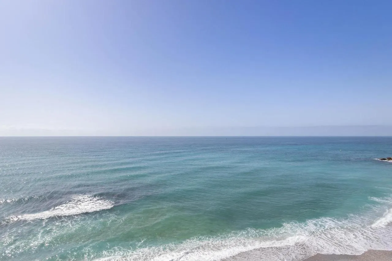 A214 Chic Front Line Apartment Nerja
